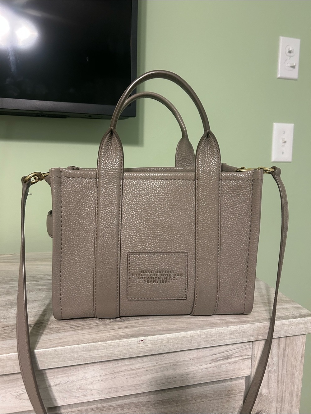 Marc Jacobs- THE LEATHER SMALL TOTE BAG - Picture 4 of 6